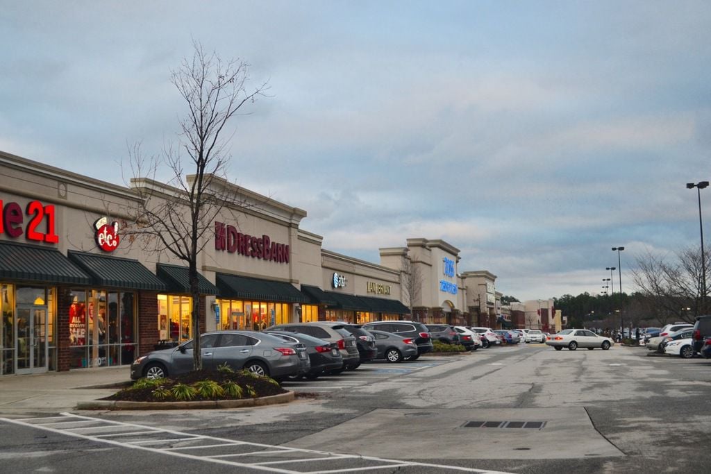 Police investigate smash-and-grab thefts at Henry Town Center | News ...