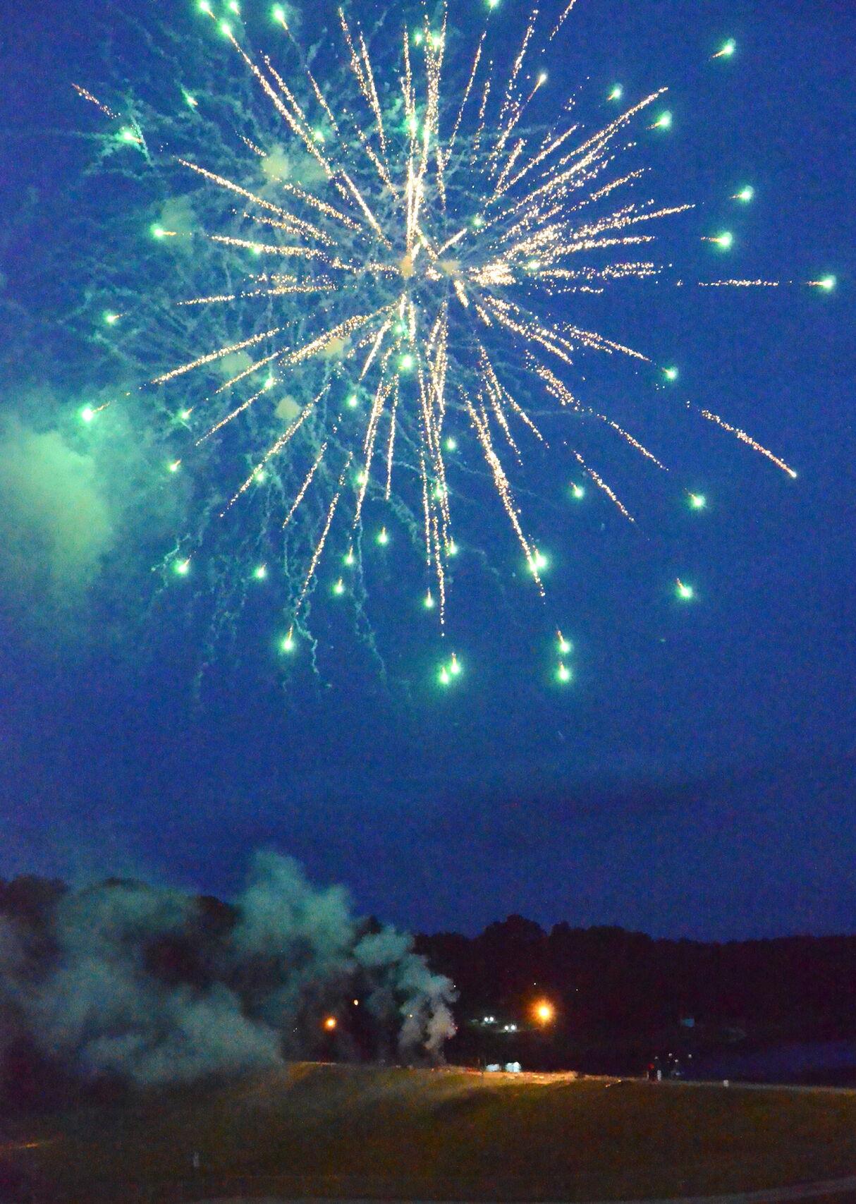 Lake Dow neighborhood begins July 4th celebration with fireworks on