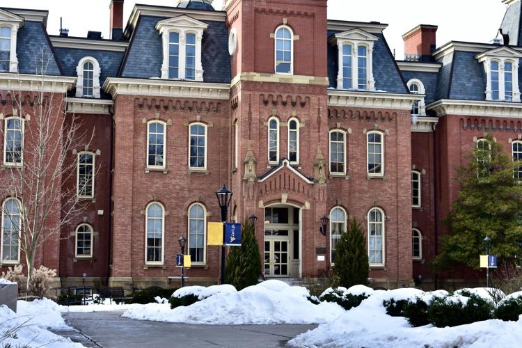 ƵU Woodburn Hall exterior