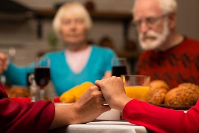 Caring for Your Aging Parents While Working Full-Time: Tips for Caregivers