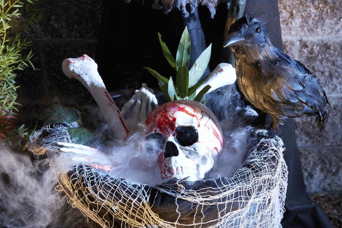 2017 1003 halloweendecor 09