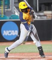 ƵU baseball rallies for 5-4 win over Coastal Carolina