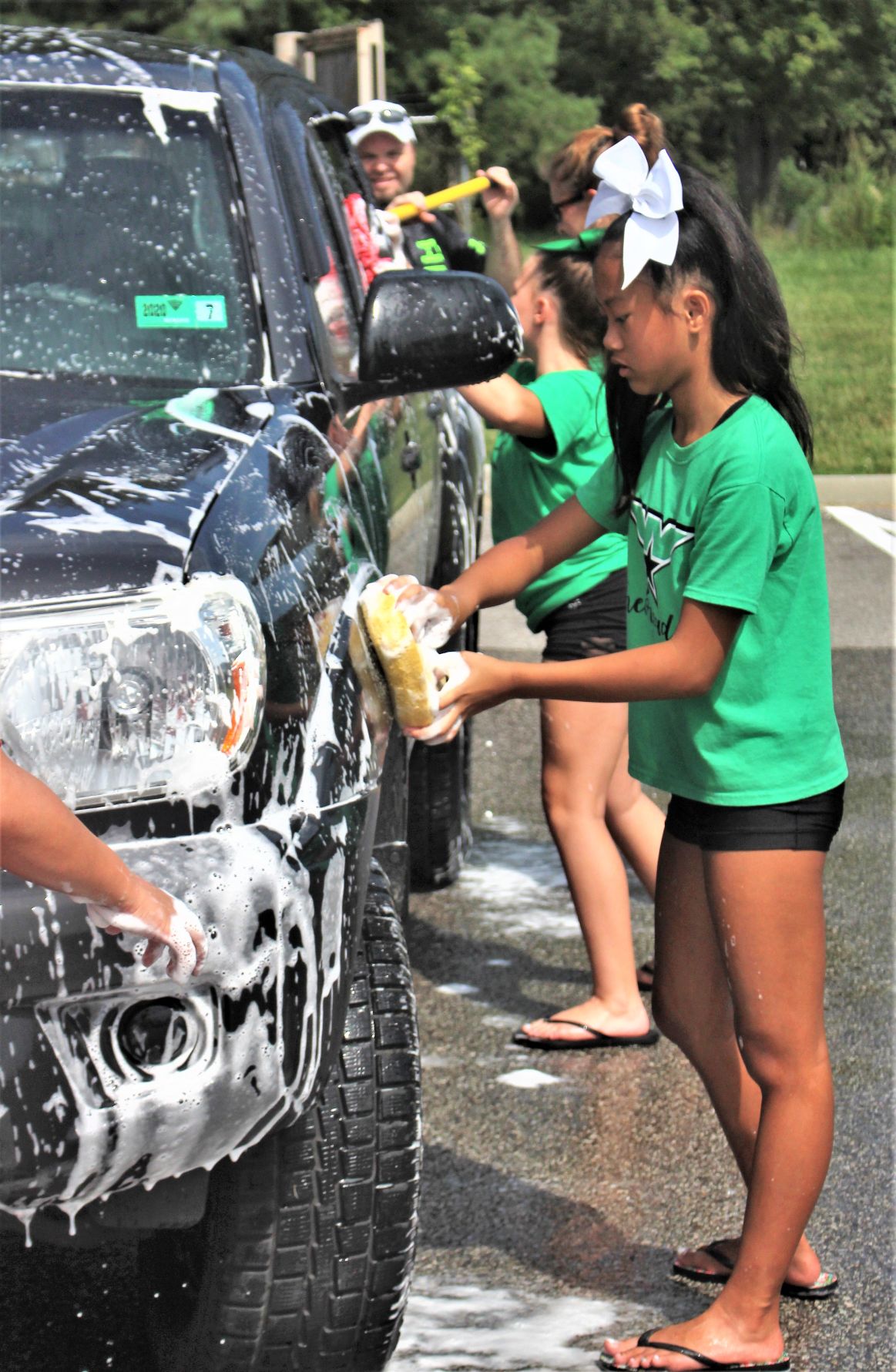 WMS Cheerleaders raise funds through car wash Putnam News herald