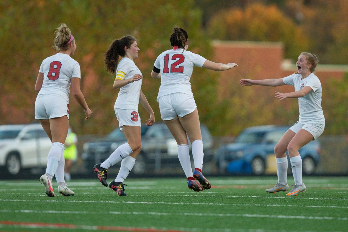 20201023 HSsoccer 03.jpg