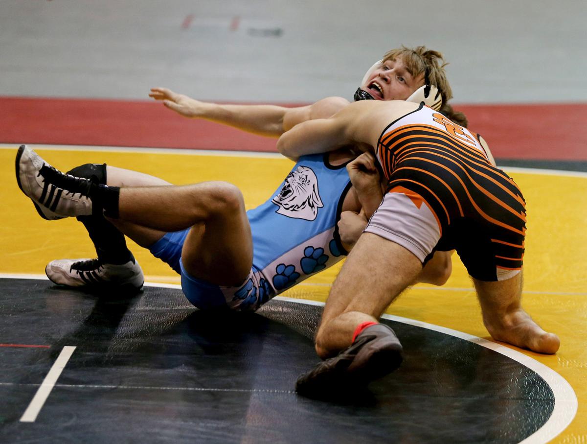 Photos WSAZ Invitational wrestling tournament, Friday Multimedia
