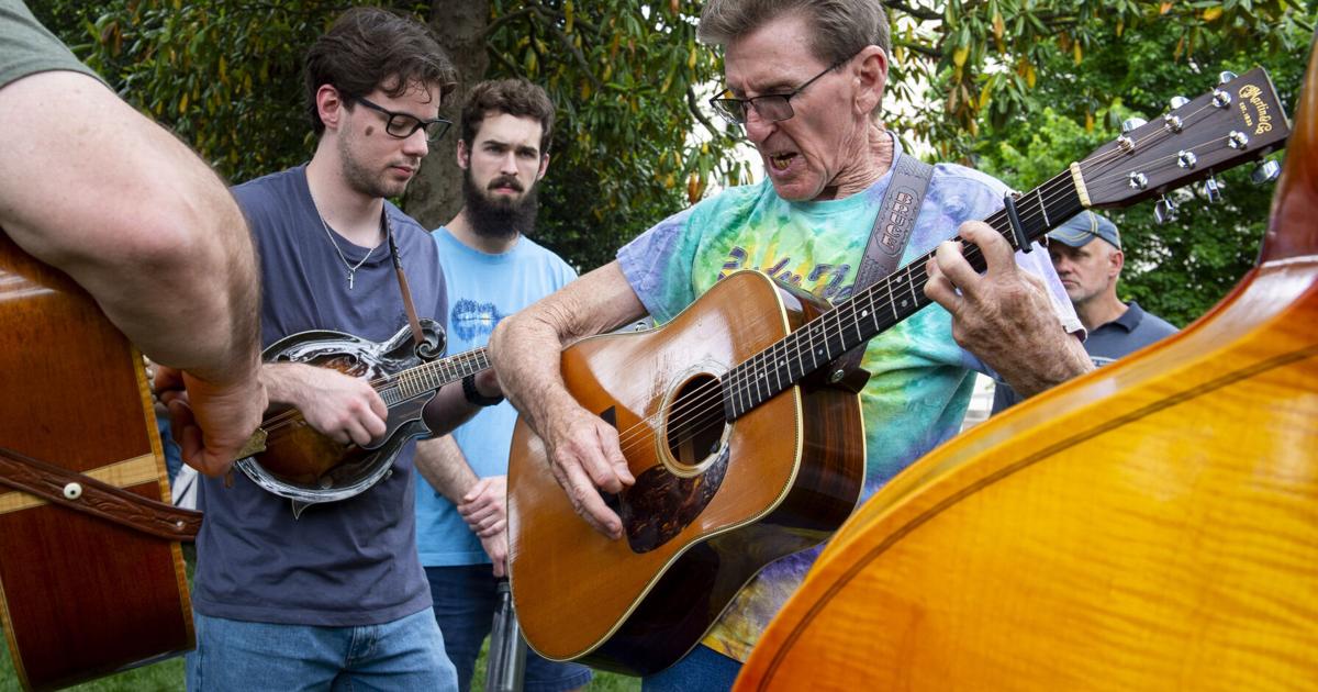 Im happy if theyre happy: Thousands flock to Capitol grounds for Vandalia Gathering