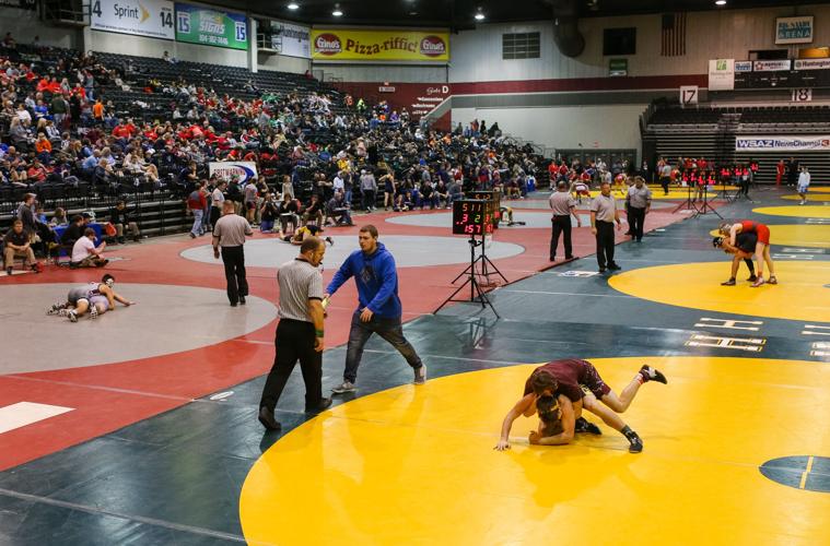 Photos WSAZ Invitational wrestling tournament, Friday Multimedia