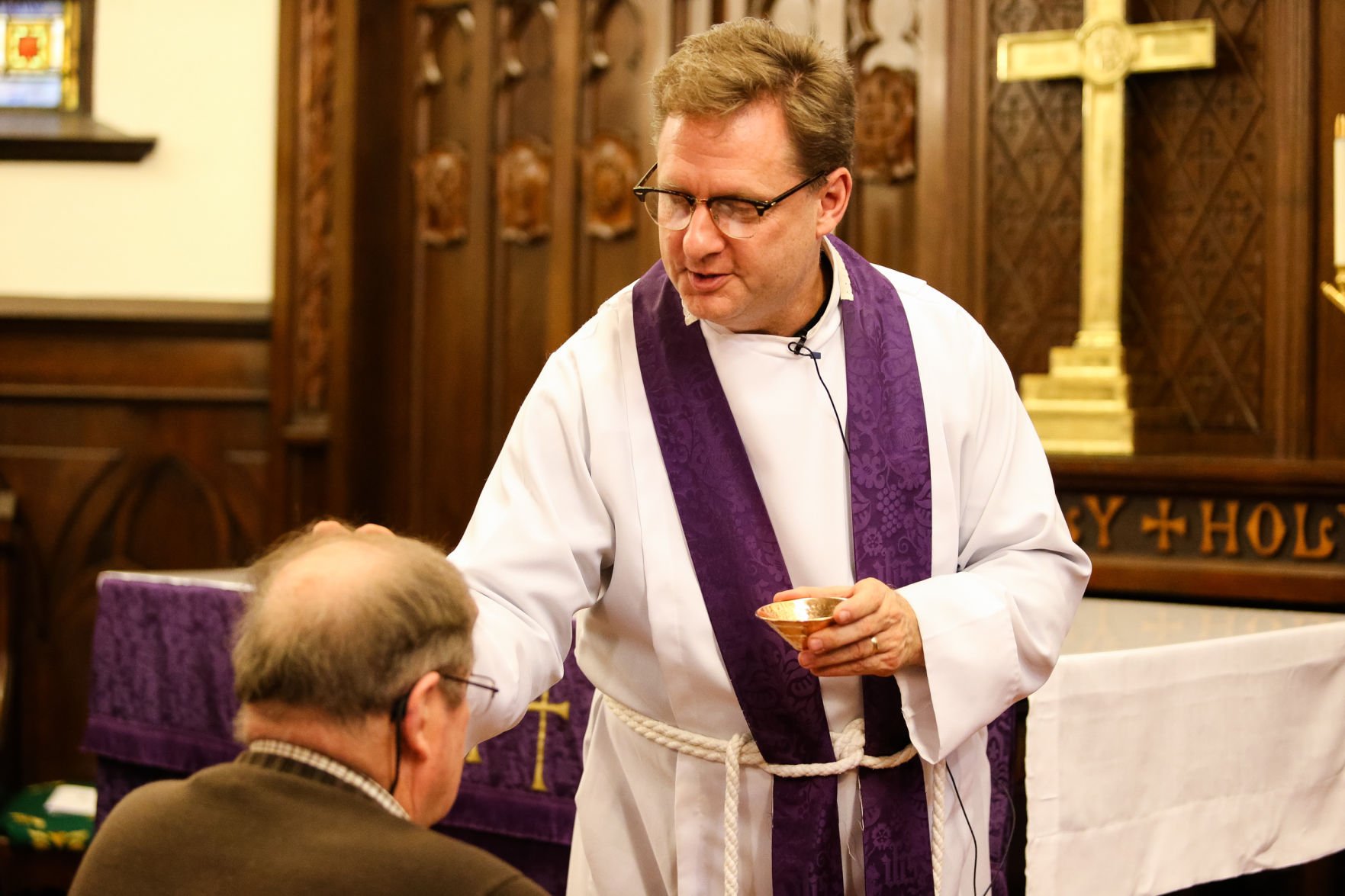 episcopal imposition of ashes