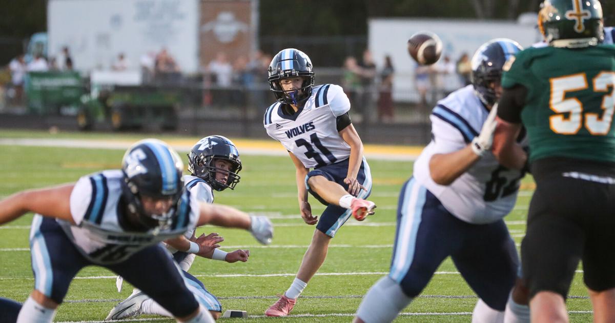 Football Spring Valley Timberwolves host Bridgeport Indians High