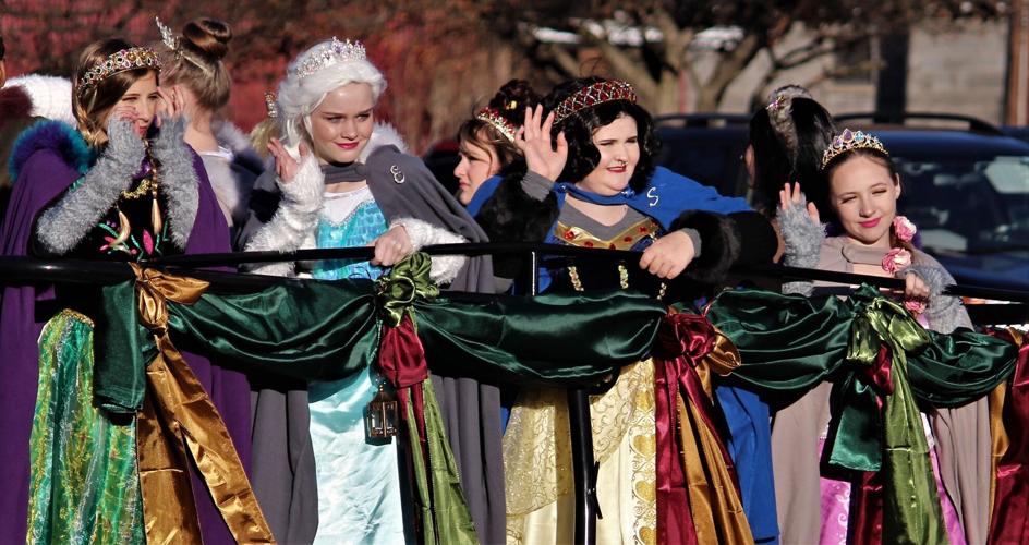 St. Albans hosts Christmas parade Putnam News