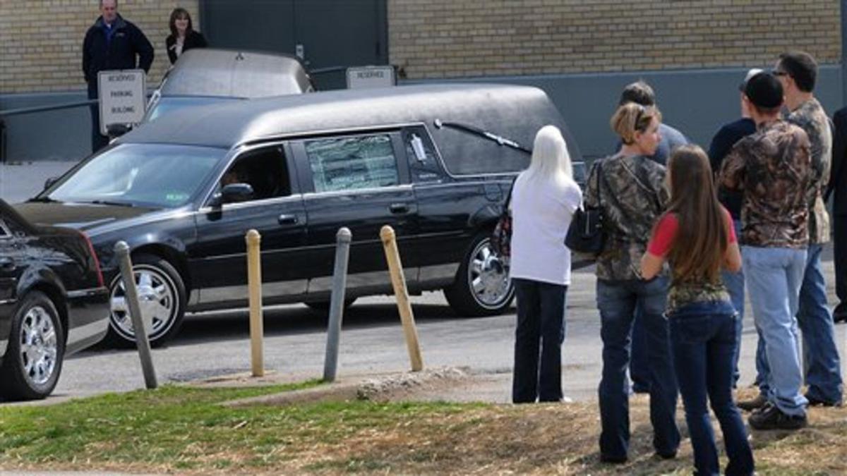 Gallery Funeral for 'BUCKWILD' star Shain Gandee Photos News