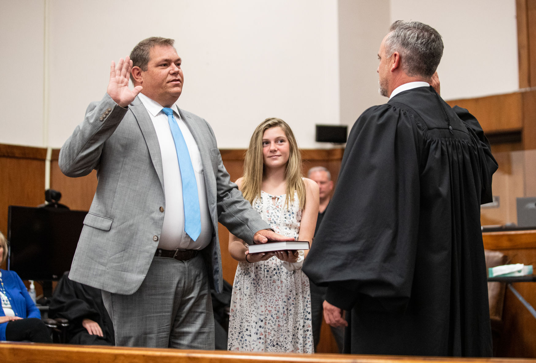 Woelfel takes oath to become Cabell County circuit clerk - Vimarsana News
