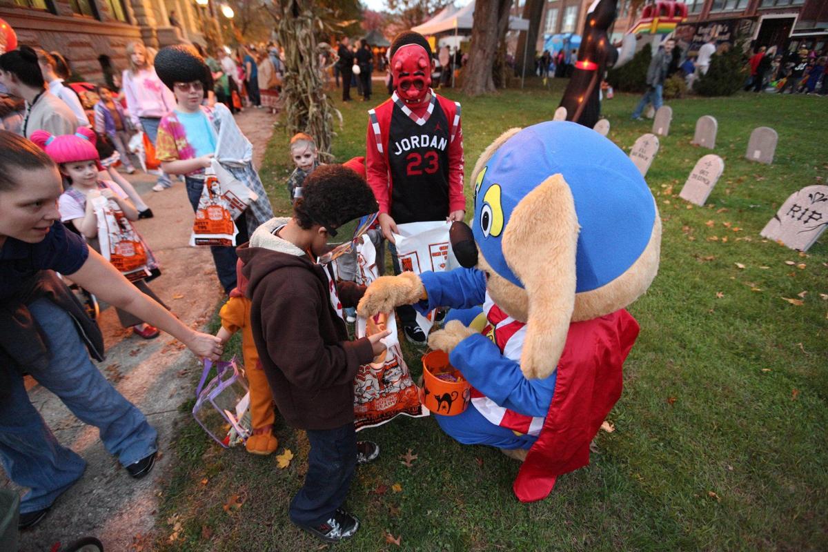 Gallery Trick or Treat in Huntington Photos News