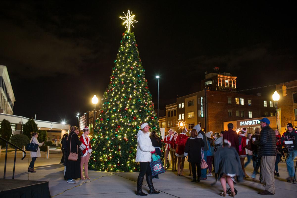 Photos Huntington’s Annual Christmas Tree Lighting Ceremony