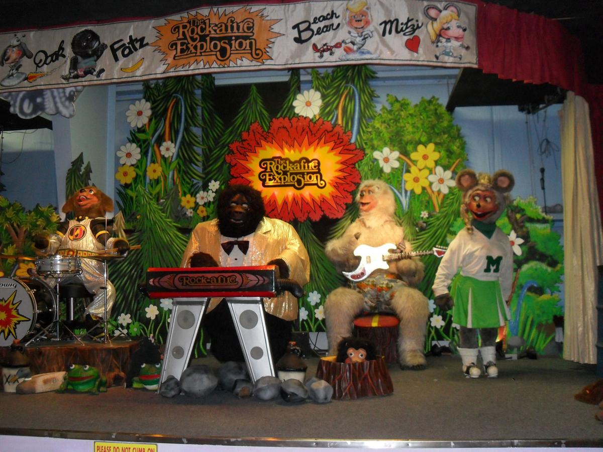 Rock Afire Explosion Gets Makeover At Billy Bob S Features