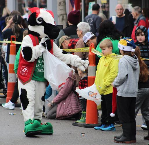 Christmas parade brings joy to South Charleston Putnam News herald
