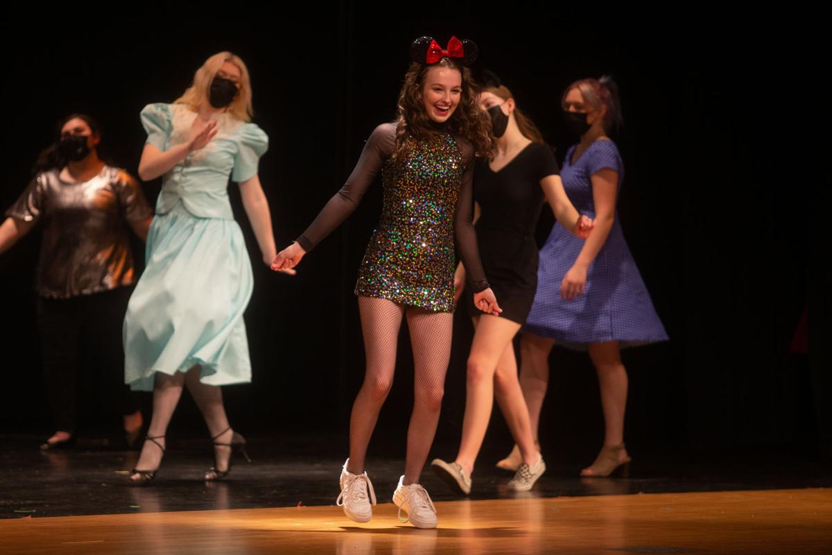 20210503-hd-seniorshowcase