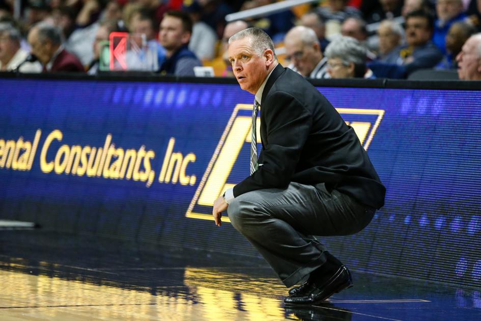 Huntington High Boys Basketball Coach Ron Hess Resigns High