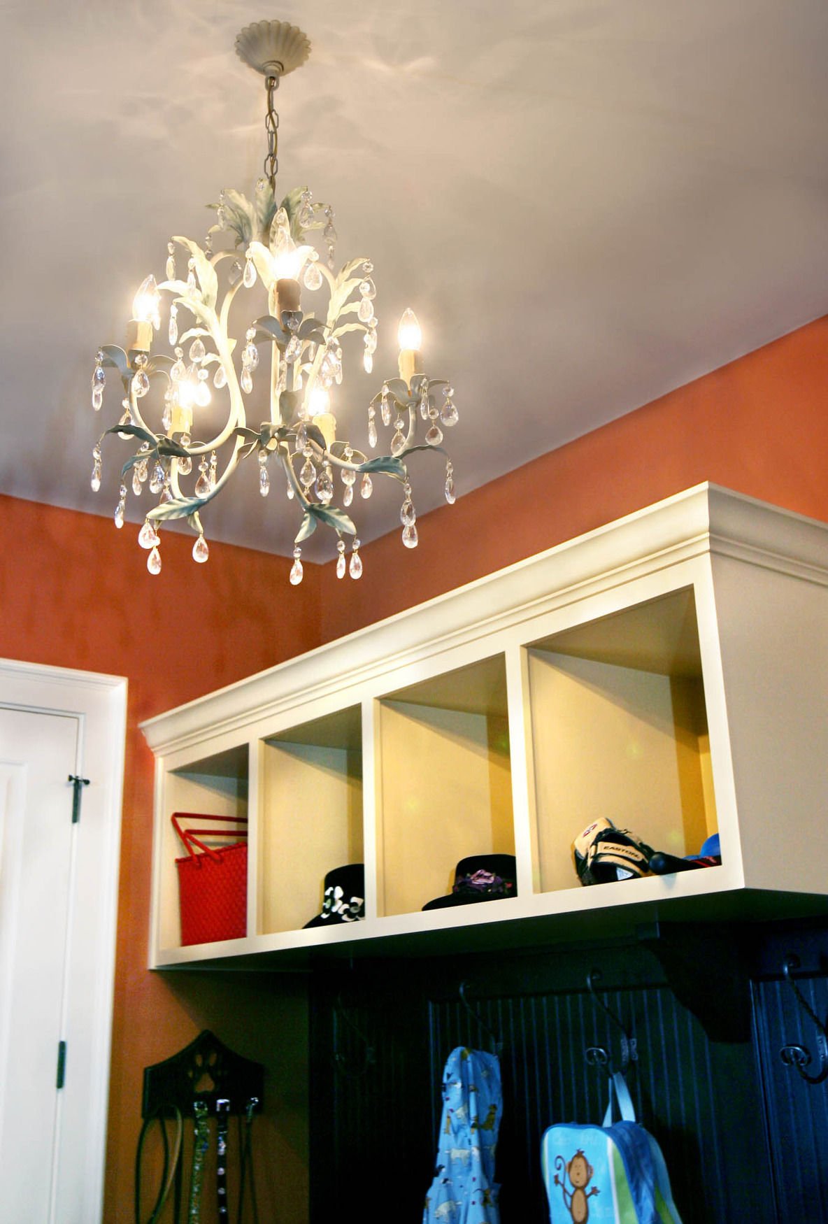 Chandelier lighting: A Southern style travels well | Features ... Chandelier lighting: A Southern style travels well | Features ...