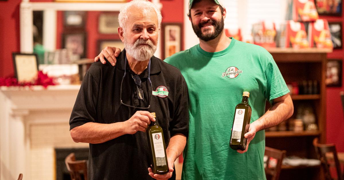 BUSINESS BEAT: ristorante italiano a conduzione familiare a Huntington rilascia olio d’oliva in bottiglia per l’acquisto |  un lavoro