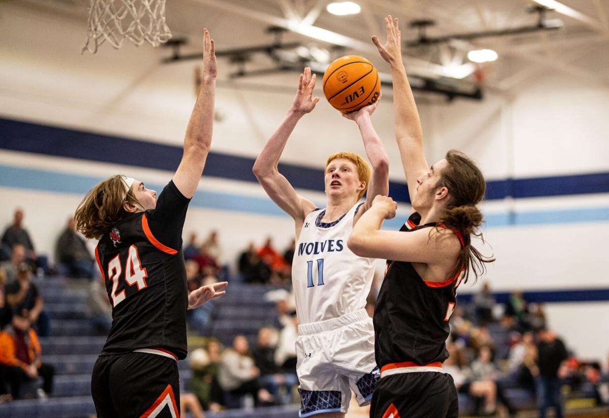 Spring Valley boys win season opener over Raceland, 6945 High School