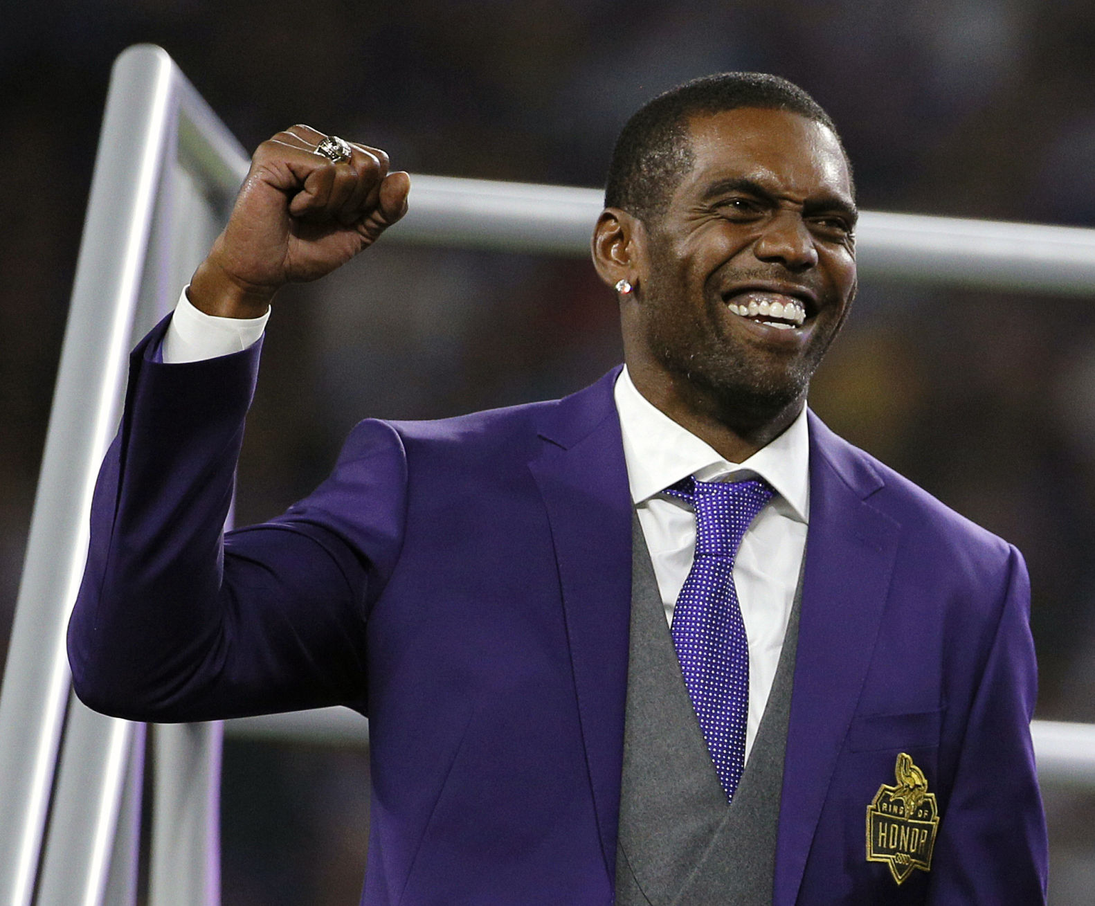 Minnesota Vikings - Randy Moss will receive his Pro Football Hall of Fame  Ring of Excellence during Sunday night's game. His Hall of Fame bust will  be on display at the #VikingsMuseum