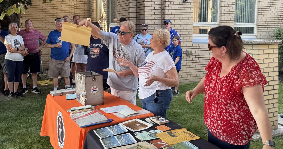 South Charleston opens 1976 Bicentennial time capsule