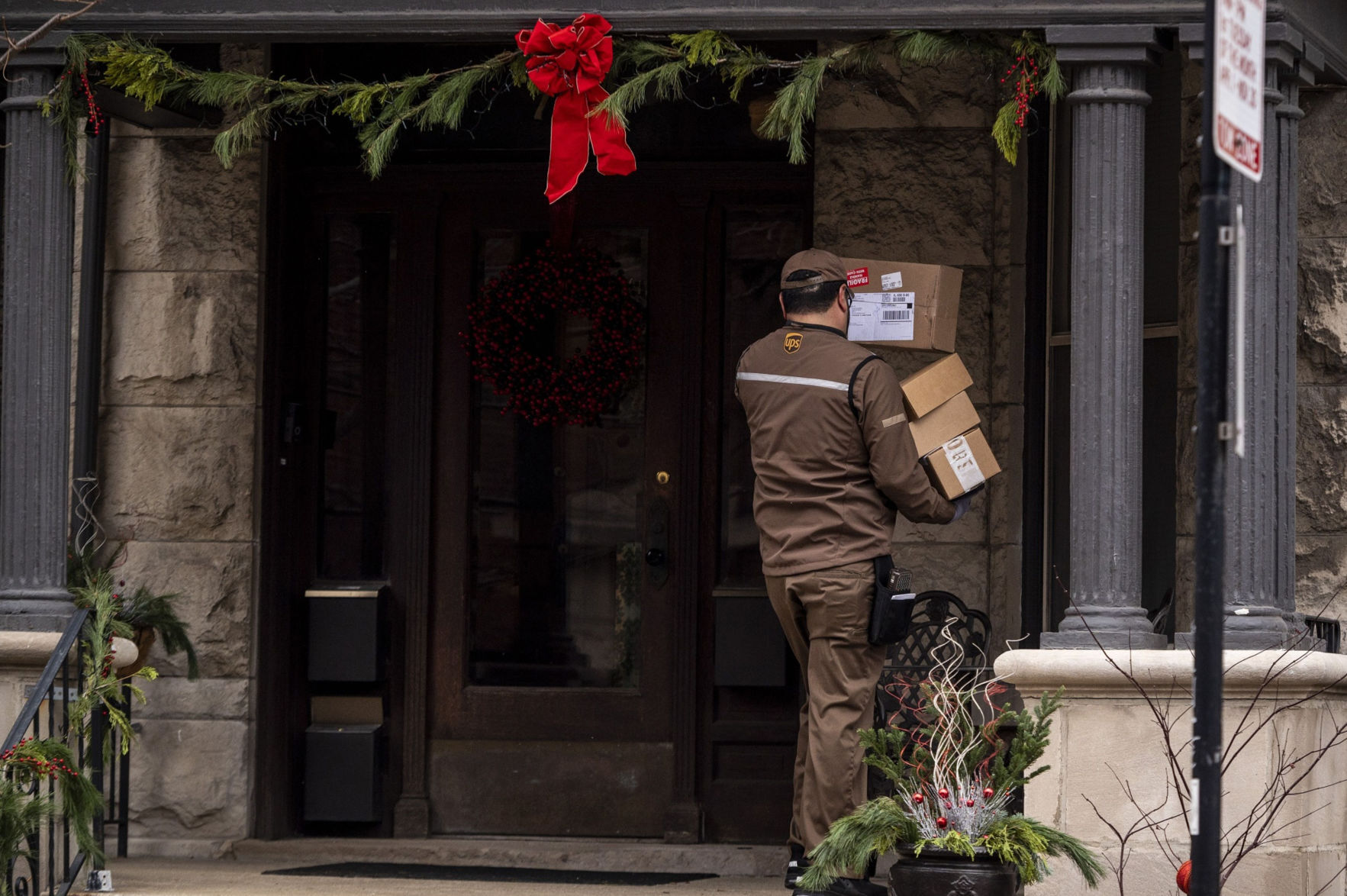 Holiday season exposes widening disparity among American families - Vimarsana News