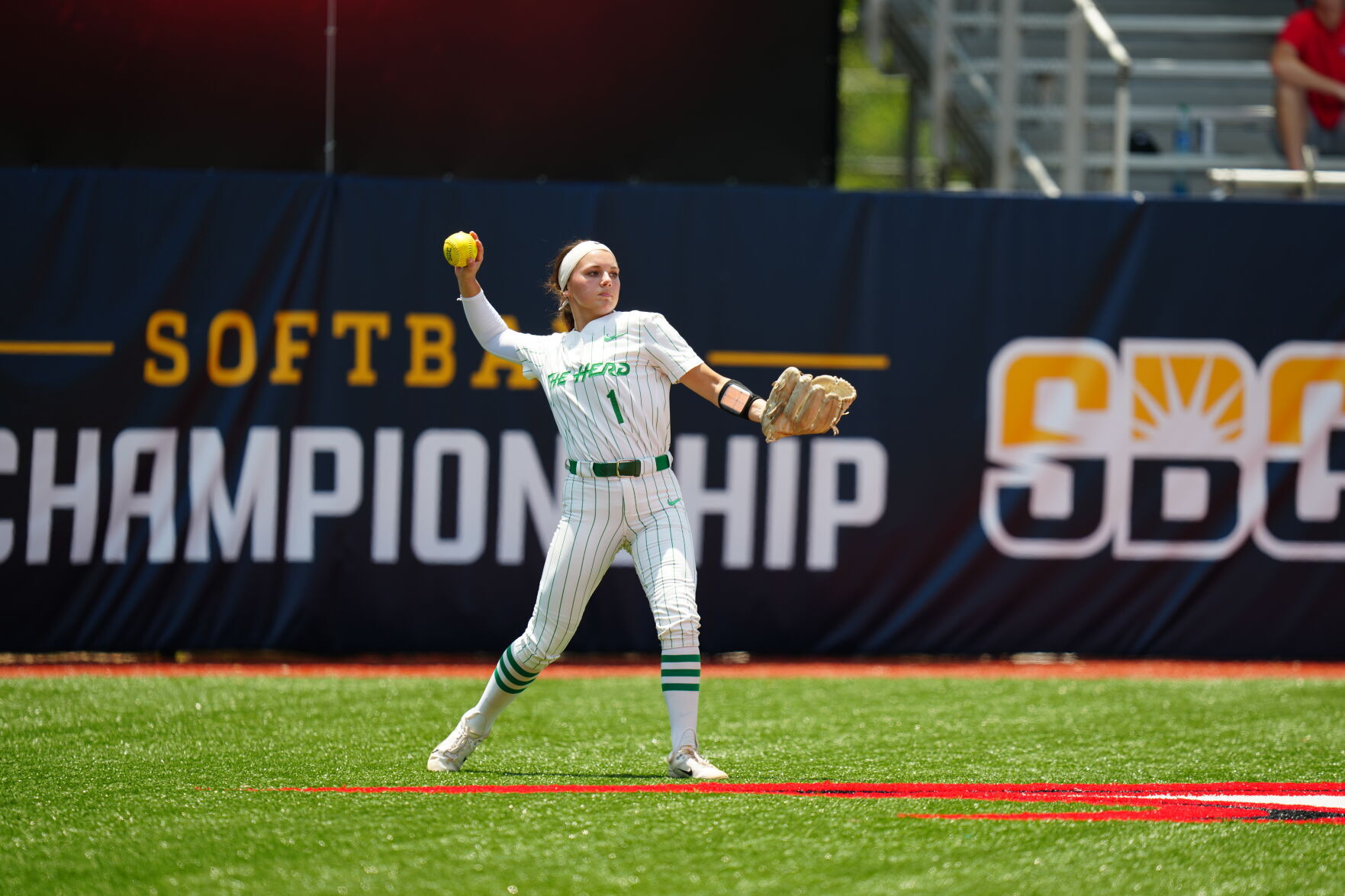 SBC Softball Final: No. 24 Ragin' Cajuns Cool Down Herd Bats, Win 1-0 ...