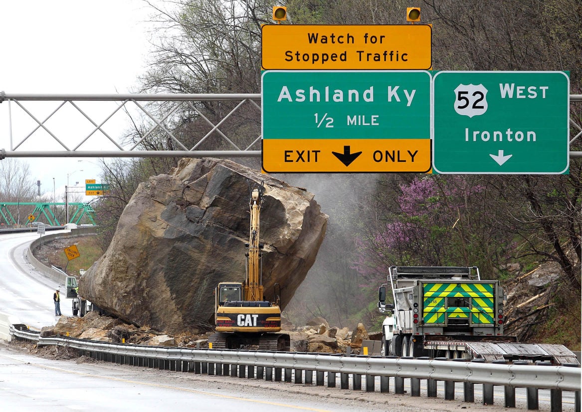 Boulder on highway 2025 picture hoax ohio