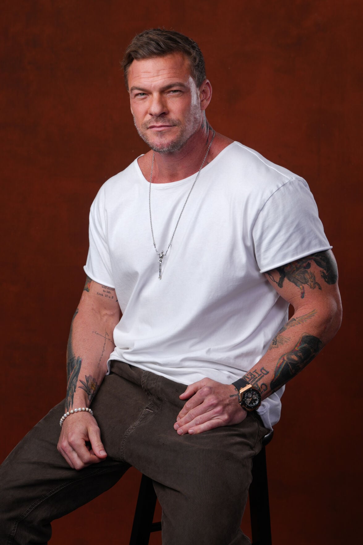 Alan Ritchson starring as Jack Reacher in action sequence