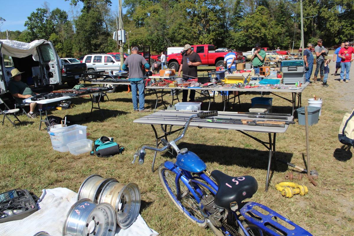 Nitro Classic Car Club hosts fall swap meet | Putnam News | herald