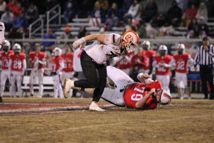 Raceland offensive lineman shows versatility, literally High School