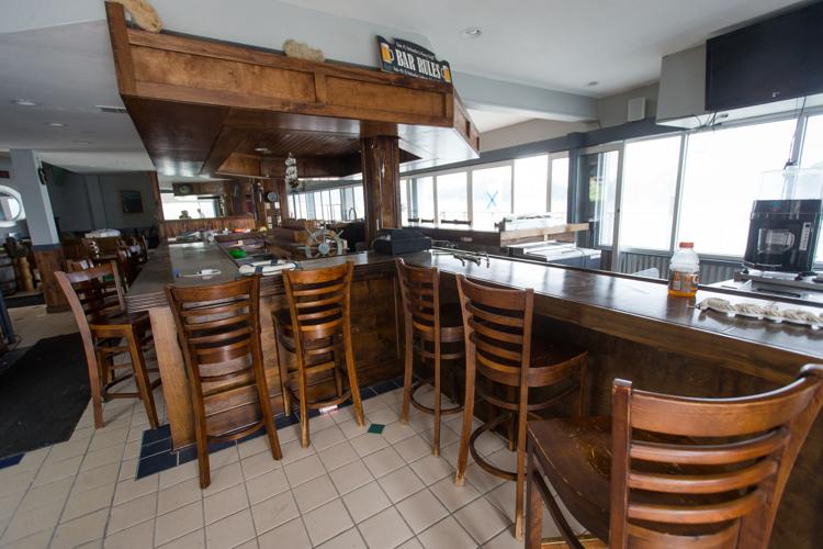 Former Schooner’s restaurant barge to Pier One Landing