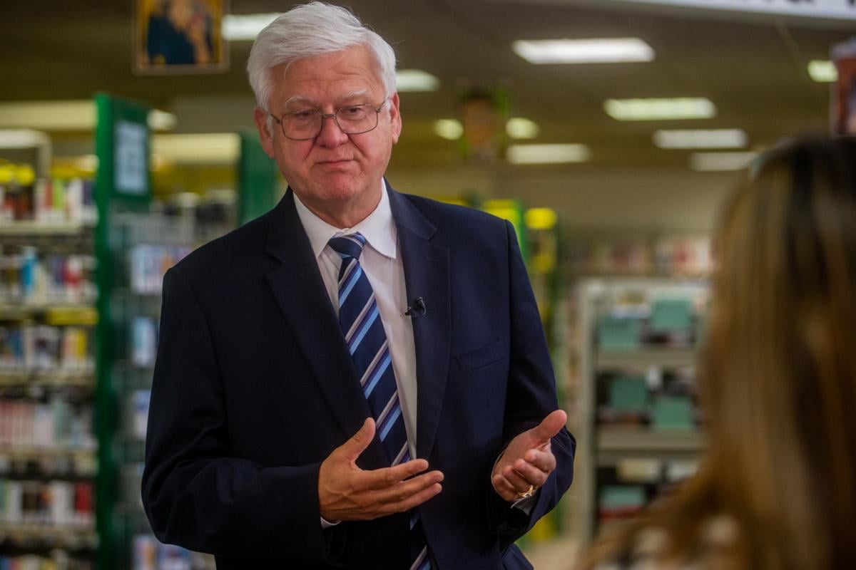 Photos State Treasurer John Perdue visits kids at Cabell County Public