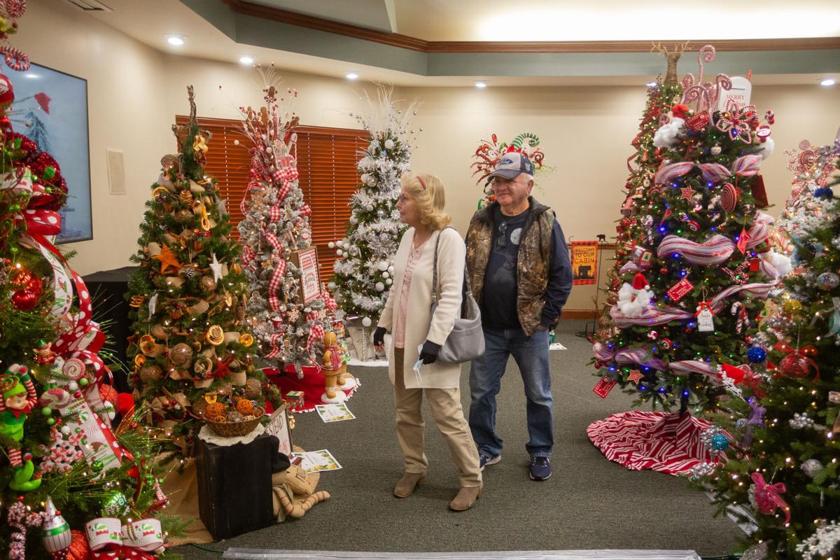 Lebanon Indiana Christmas Market 2022 Photos: Festival Of Trees And Christmas Market | Multimedia |  Herald-Dispatch.com