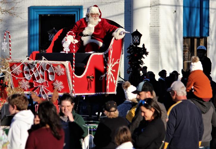 St. Albans hosts Christmas parade Putnam News