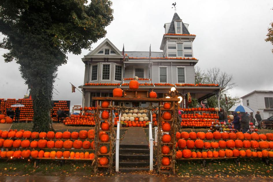 Pumpkin House delights with nearly 3,000 gourds News herald