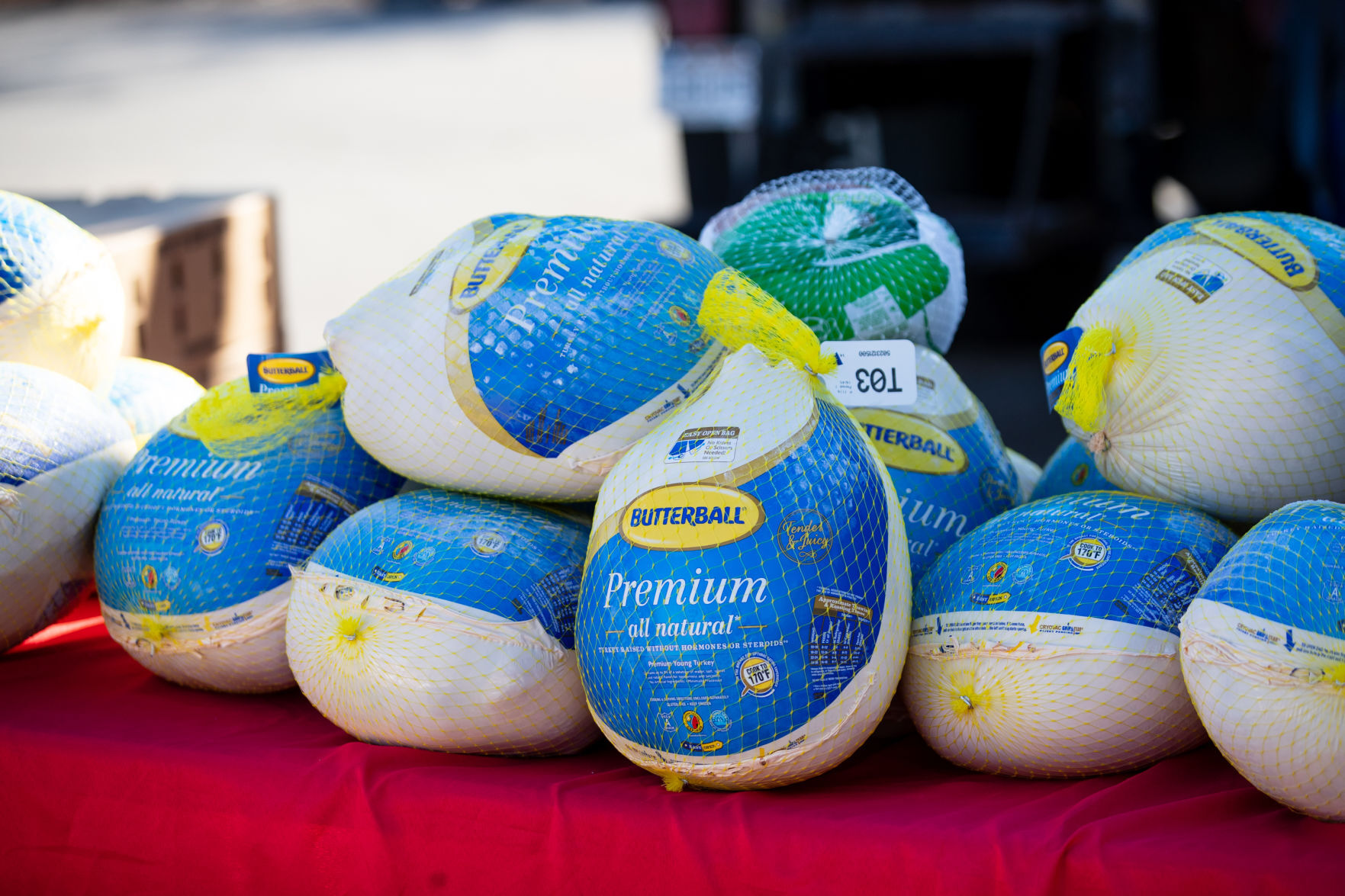 Local businesses, organizations to give away Thanksgiving meals ...