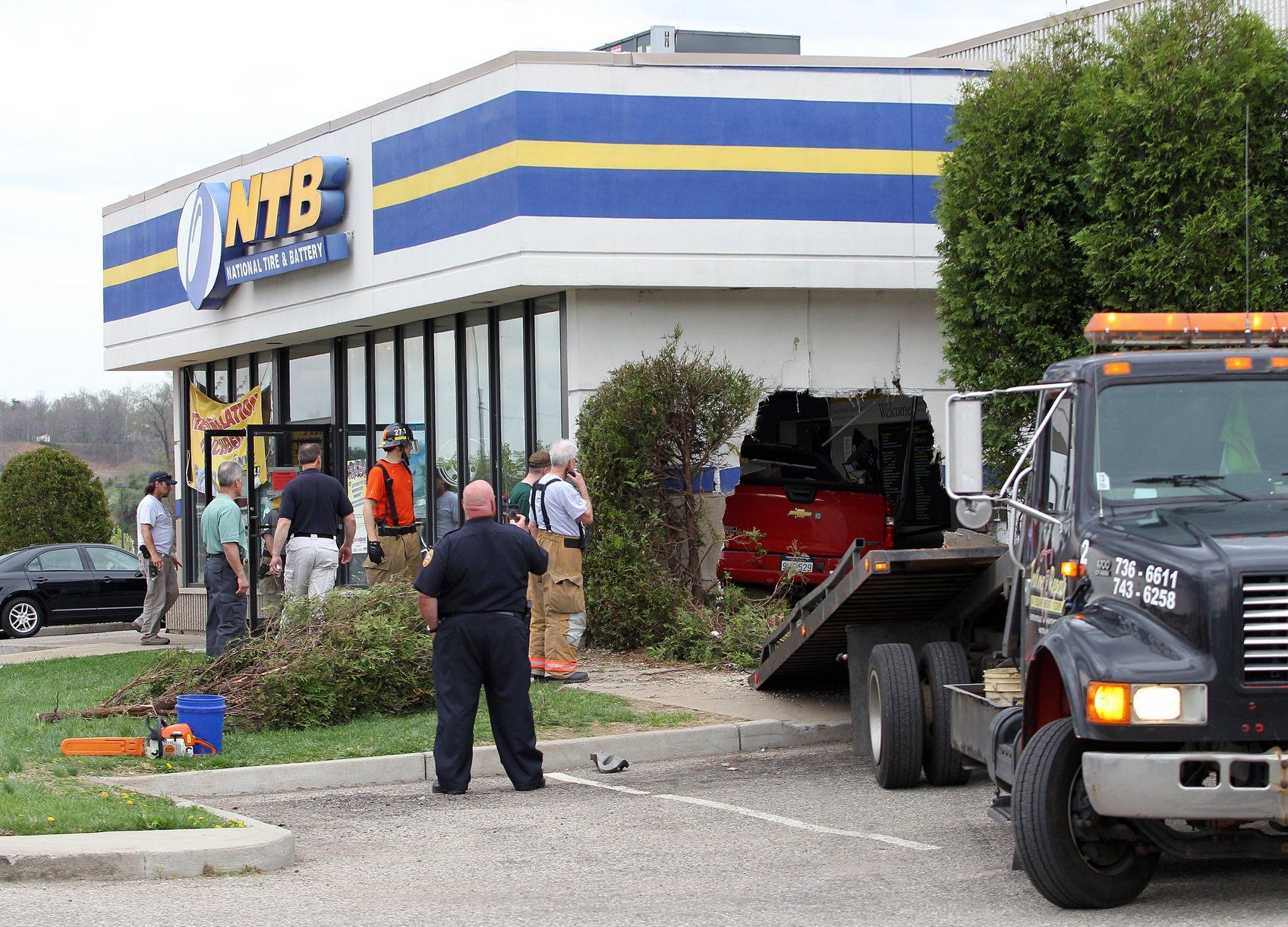 Truck Crashes Into Store | News | Herald-dispatch.com