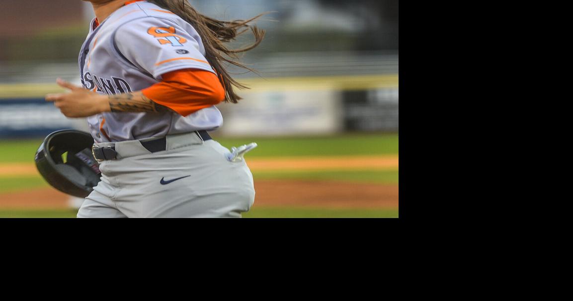 Kelsie Whitmore makes baseball history for Staten Island FerryHawks