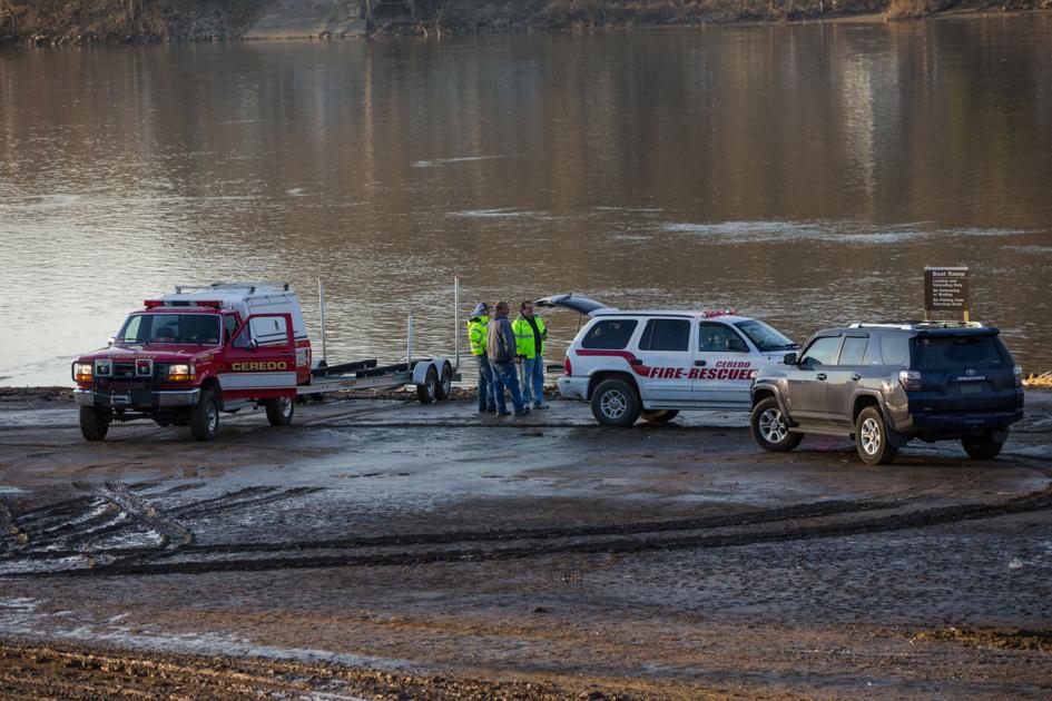 Emergency crews search for bridge jumper News