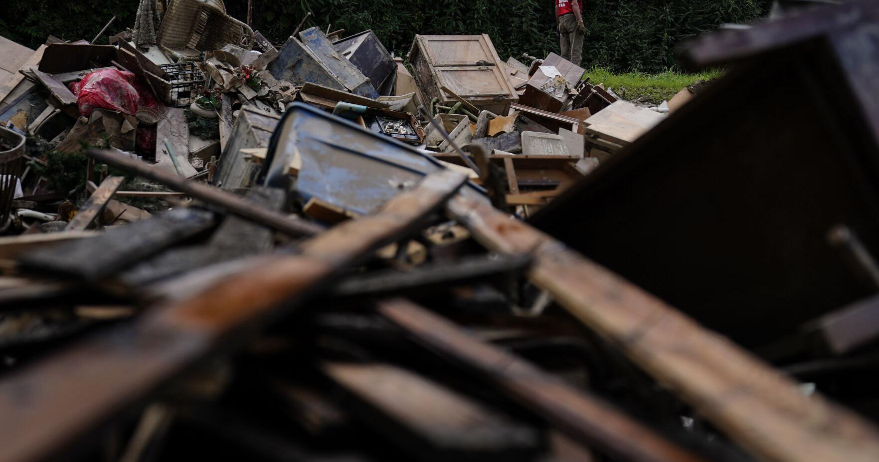Beshear cites progress in FEMA response to Kentucky flooding - Vimarsana News