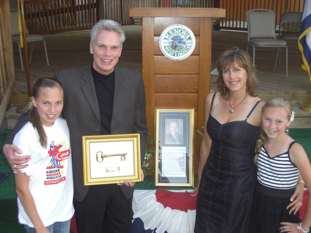 kenova native brad smith inducted into hall of fame news late rent letter