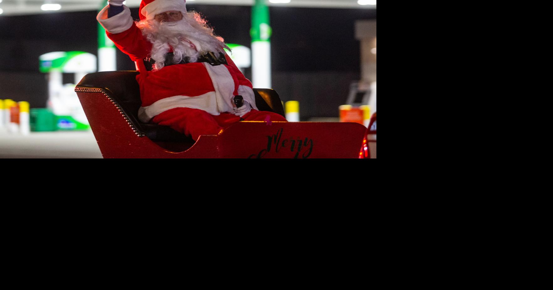 Santa parades through Kenova, Ceredo News