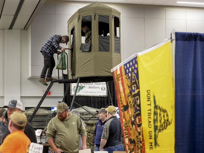 Outdoor enthusiasts gather in Charleston for annual hunting and fishing