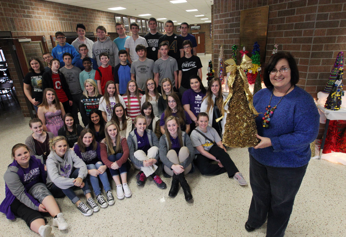 Photos Students make Christmas Trees at Chesapeake High School