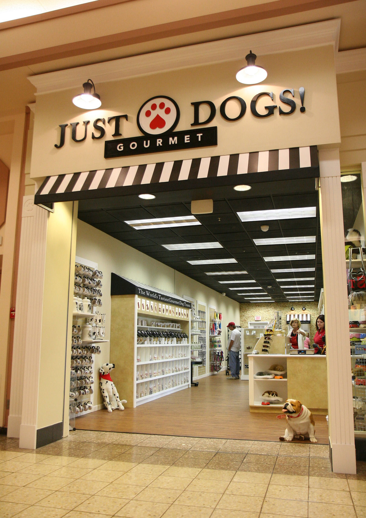 New gourmet store in Huntington Mall caters to spoiling man s best