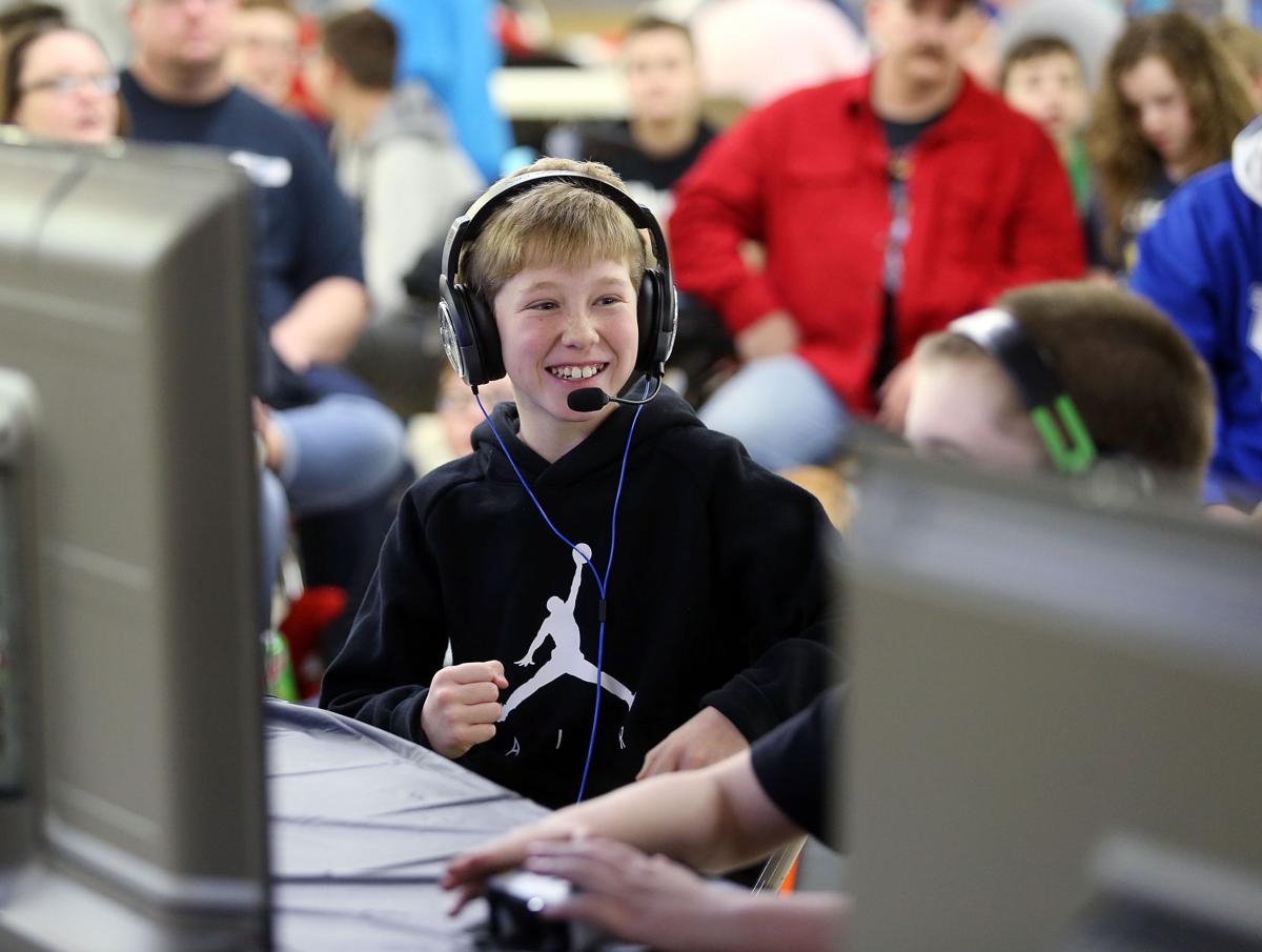 fortnite tourney tests local skills in global phenomenon - notre dame de paris fortnite