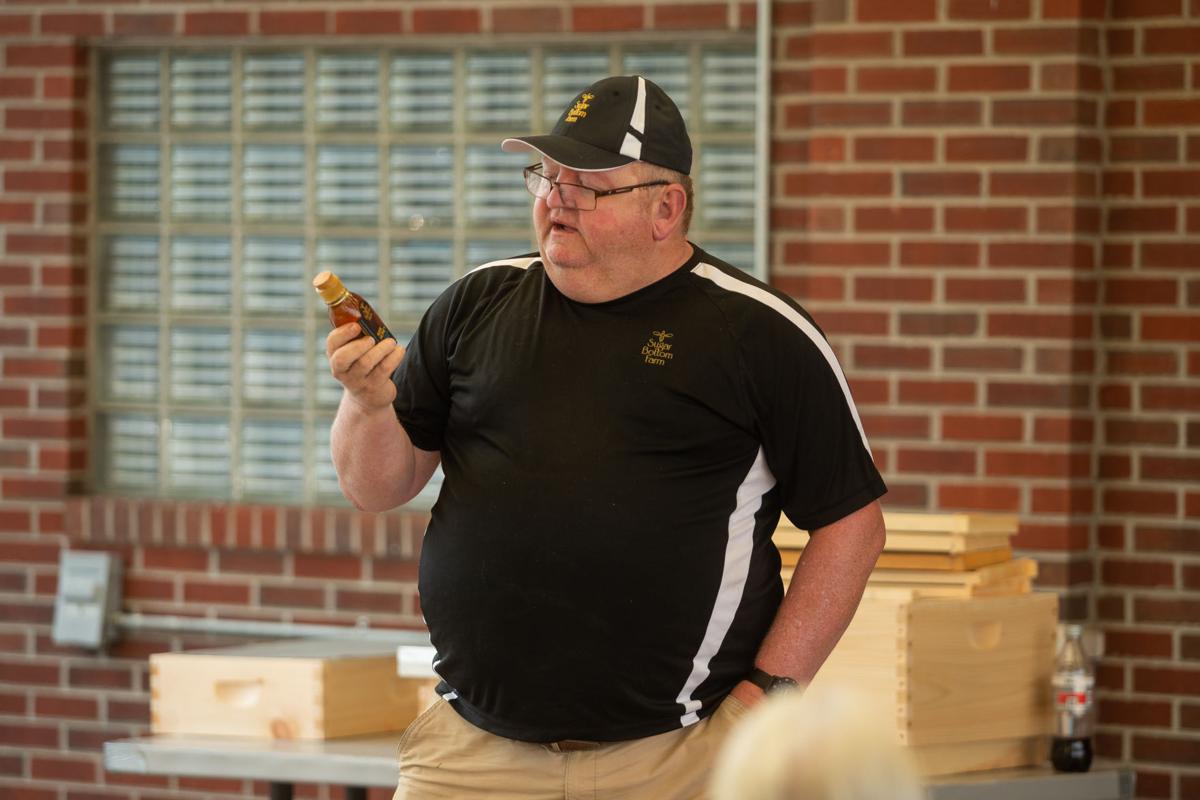 20210913_hd_beekeeping
